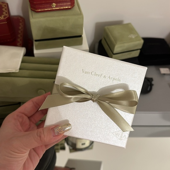 (SOLD) Van Cleef & Arpels Vintage Alhambra Pendant Rose Gold Necklace - Picture 6 of 14